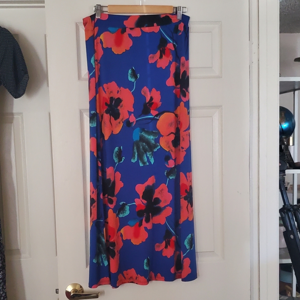 NWT Agnes & Dora Vibrant Floral Maxi